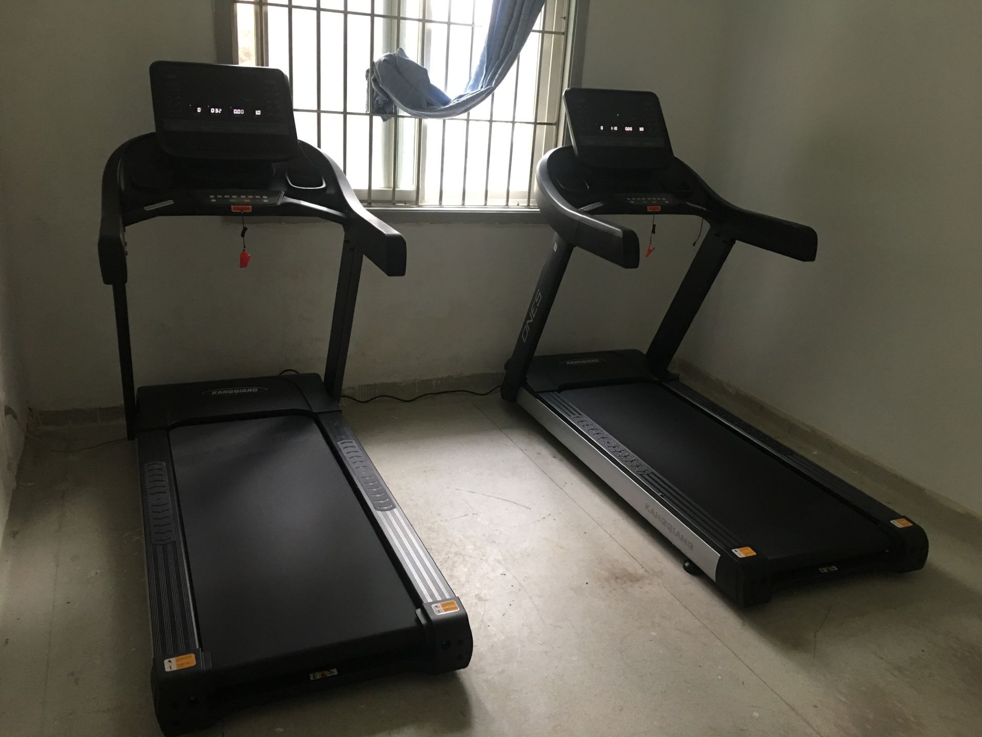 康強(qiáng)跑步機(jī)